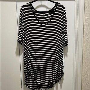 Torrid B&W Striped Supersoft knit tee size 3
